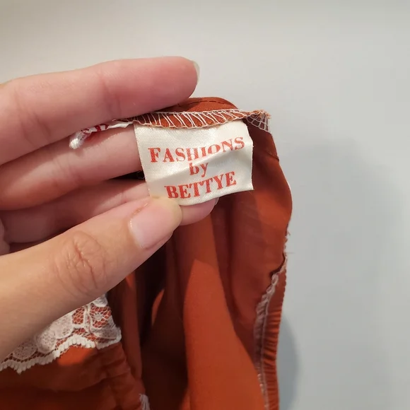 SOLD - Vintage 1970s Deep Orange Rust Off the Shoulder Western Style - Picture 9 of 11